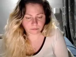 Candycream17  live sex cam