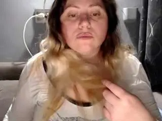 Candycream17  live sex cam