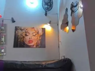 Reinahorny2024  live sex cam