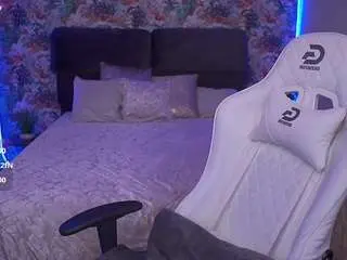 Divinejaass  live sex cam