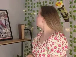 Mary-moore  live sex cam