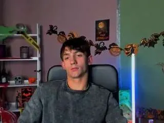 Tobi-yours  live sex cam