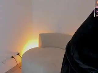 Luisah-at-home  live sex cam