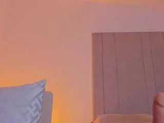Luisah-at-home  live sex cam