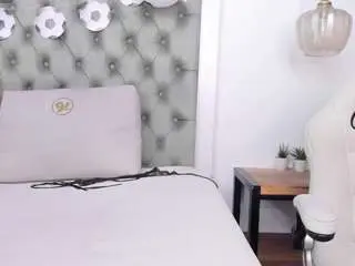 Coonie-paige  live sex cam