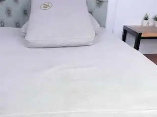 Coonie-paige  live sex cam