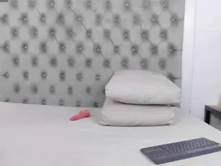 Coonie-paige  live sex cam