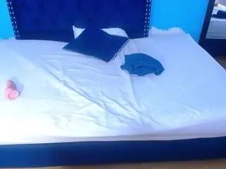 Kinky-redhead18  live sex cam