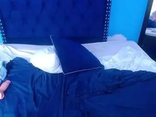 Kinky-redhead18  live sex cam