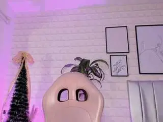 Lizzie-evans  live sex cam