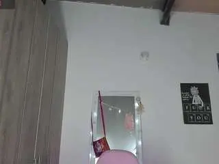Saralolo420  live sex cam