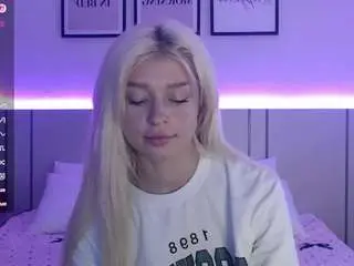 Blondyli  live sex cam