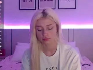 Blondyli  live sex cam