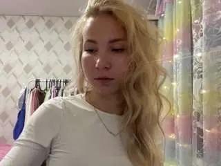 Yesseniamcdill  live sex cam