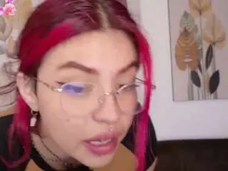 Lil-moon  live sex cam