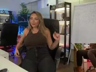 Babesgoeswild  live sex cam