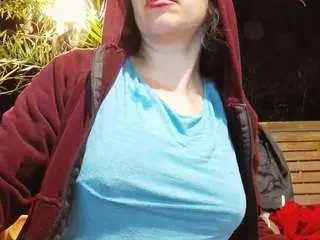 Mellysquirtybiglabia  live sex cam