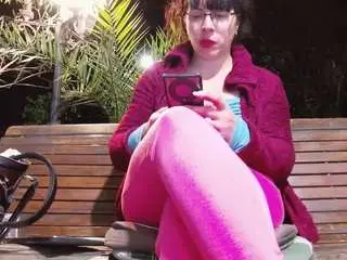 Mellysquirtybiglabia  live sex cam