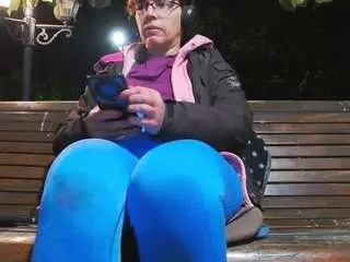 Mellysquirtybiglabia  live sex cam