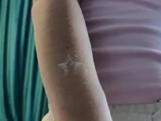 Earthasnoozy  live sex cam