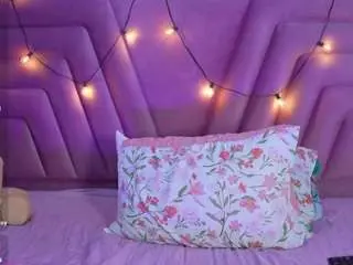 Innocenthazel  live sex cam