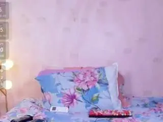 Innocenthazel  live sex cam