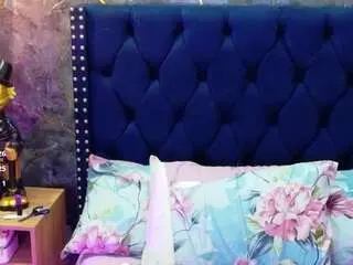 Innocenthazel  live sex cam