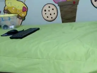 Skynnynasty  live sex cam