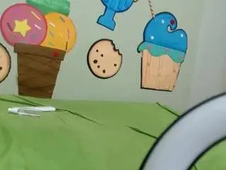 Skynnynasty  live sex cam