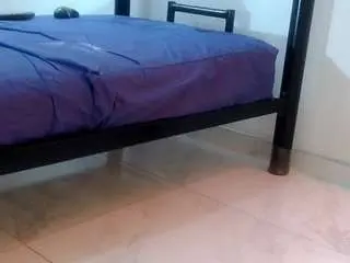 Skynnynasty  live sex cam