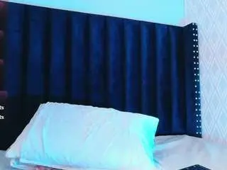 Hollyvega  live sex cam