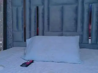 Hollyvega  live sex cam