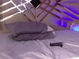 Hollyvega  live sex cam