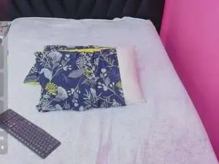 Hollyvega  live sex cam