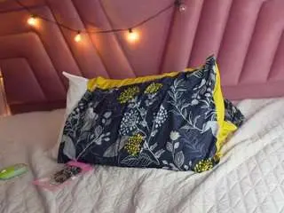 Hollyvega  live sex cam