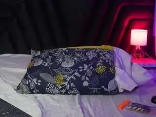 Hollyvega  live sex cam