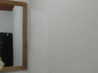 Sabrina-brunette  live sex cam