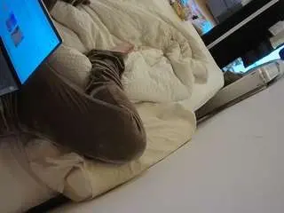 Voyeurcam-julmodels-whitebed-4  live sex cam