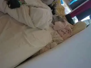 Voyeurcam-julmodels-whitebed-4  live sex cam