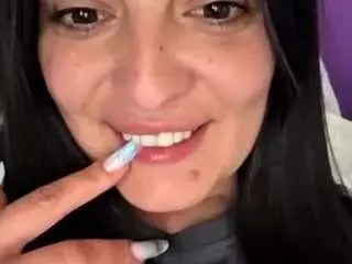 Britneyquenn18  live sex cam
