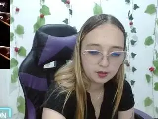 Liaaroberts  live sex cam