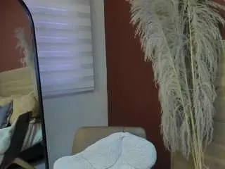 Nayahh  live sex cam