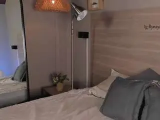 Nayahh  live sex cam