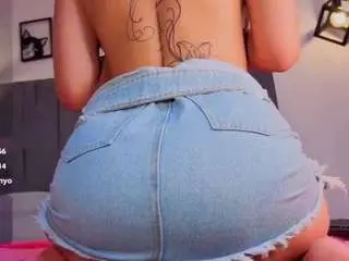 Pretty-johnson  live sex cam