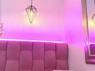 Tiinyemilly  live sex cam