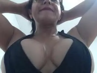 Sweettlatina  live sex cam