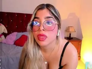 Emily-braums  live sex cam