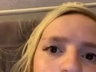Lovebug152  live sex cam