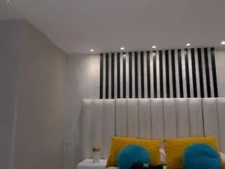 Victoria-18  live sex cam