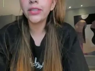 Victoria-18  live sex cam